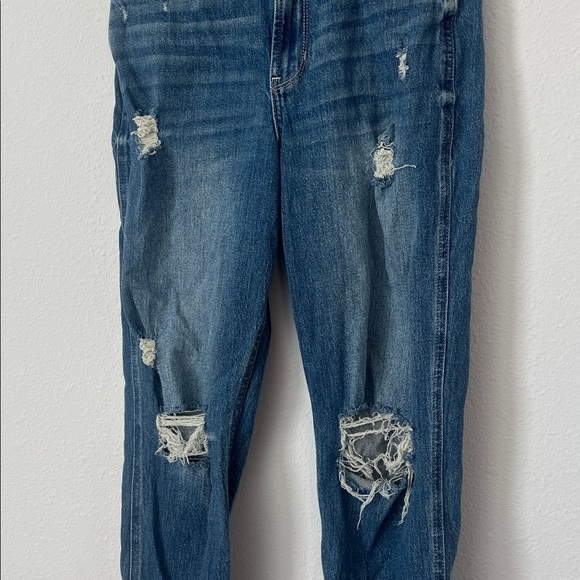 HOLLISTER Ultra High Rise Mom Jeans Dark Wash Distressed - Picture 3 of 5